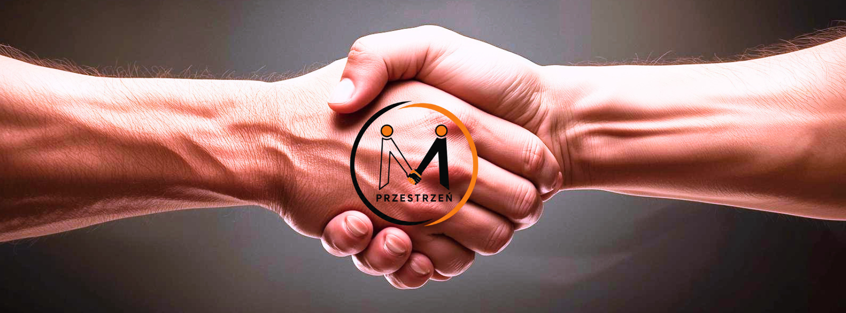 Mężczyźni wokół ogniska — Przestrzeń M