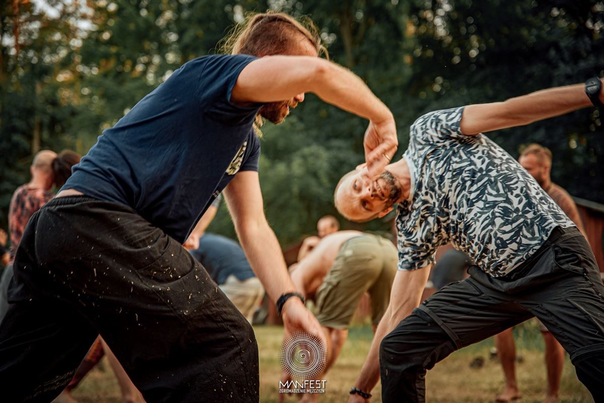 Praca warsztatowo-teatralna w projekcie GOM